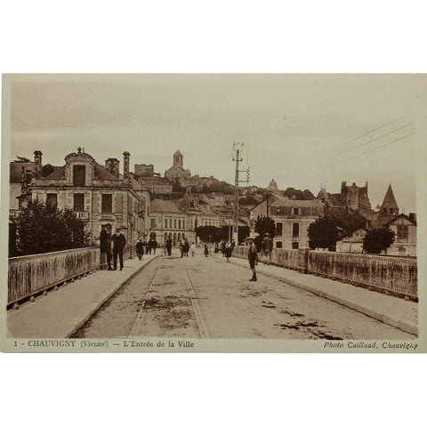 1930s France Chauvigny Vienne L’entrée de la Ville Postcard