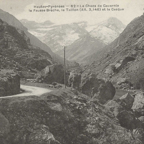 France Hautes-Pyrénées Le Chaos de Gavarnie la Fausse Breche, la Taillon et le Casque Vintage Postcard