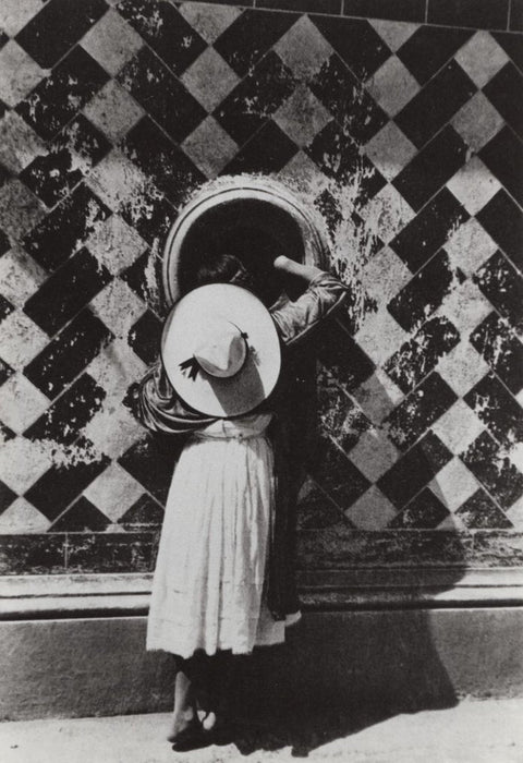 Manuel Alvarez Bravo (1902-2002) - The Daughter Of the Dancers 1933 - ZipZappa