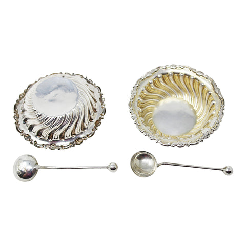 1904 Antique Edwardian Era Set 2 Sterling Silver Salt Cellars and 2 Spoons with original Case Maker Mark William Devenport Birmingham Hallmarks