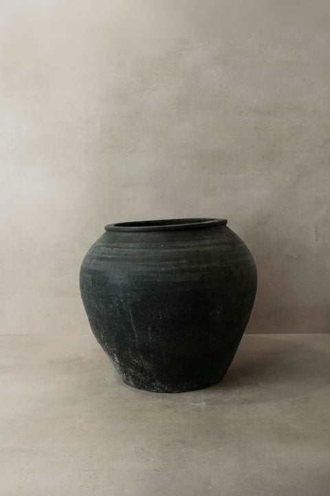 Vintage Dark Pot Nr. 007