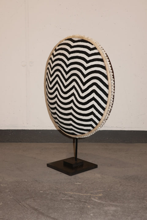 Bouclier en perles du Cameroun - L - 56cm Noir et Blanc 11