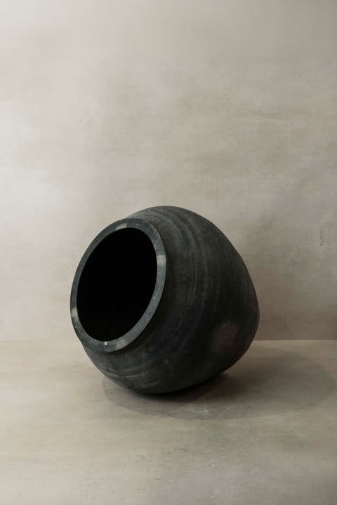 Vintage Dark Pot Nr. 007