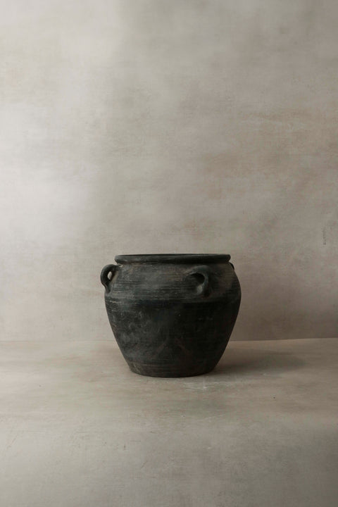 Vintage Dark pot with ears - E4.2