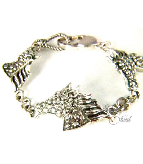 Silbernes Armband mit gesprenkeltem Pferd
