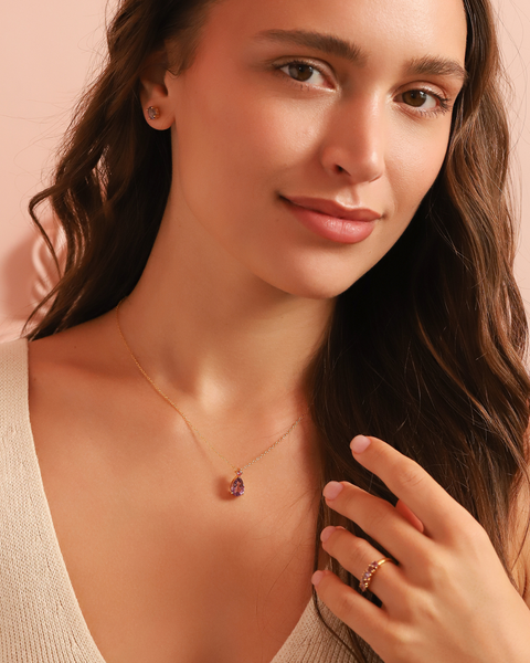 Halber Memoirering mit tropfenförmigem rosa Rubin & Amethyst in 18 Karat Gold Vermeil