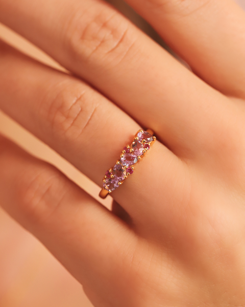 Halber Memoirering mit tropfenförmigem rosa Rubin & Amethyst in 18 Karat Gold Vermeil