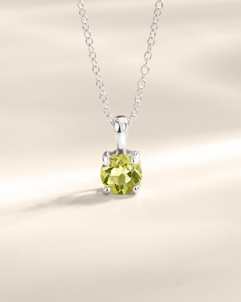 Peridot-Solitär-Anhänger-Halskette in Sterlingsilber
