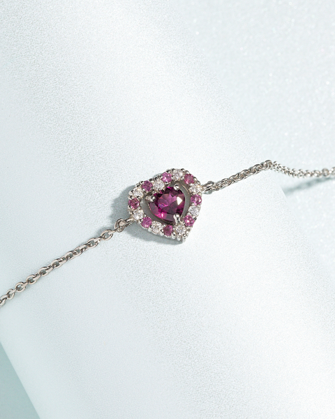 Bracelet en argent sterling orné d'un grenat rhodolite en forme de cœur rouge