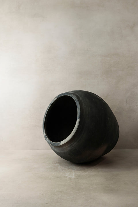 Vintage Dark Pot Nr. 001