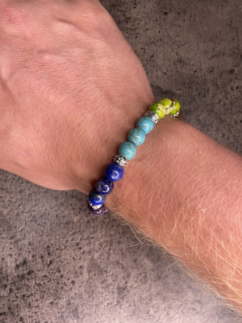 Chakra-Armband mit verschiedenen Perlen