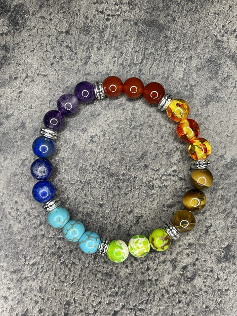 Chakra-Armband mit verschiedenen Perlen