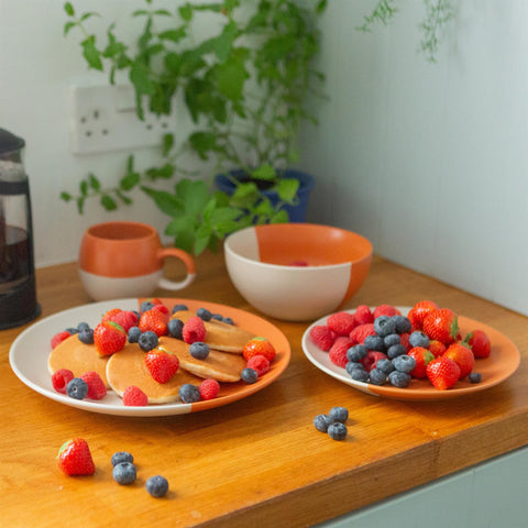 340 ml Becher aus Steingut in der Farbe Orange (Blockform)
