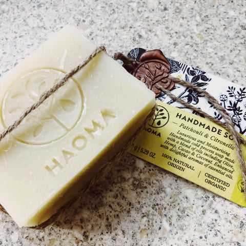 Savon artisanal au patchouli et à la citronnelle