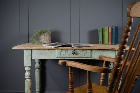 Pitch pine crackle glazed table