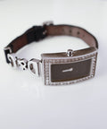 Pre-owned Dolce & Gabbana (D&G) women’s wristwatch featuring a stylish stainless steel case beautifully decorated with sparkling glass crystals.