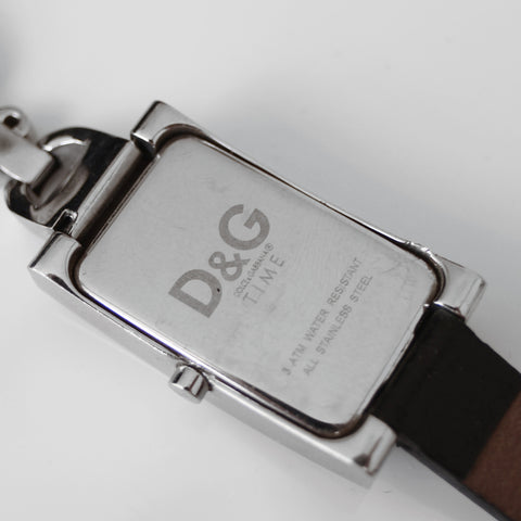 Pre-owned Dolce & Gabbana (D&G) women’s wristwatch featuring a stylish stainless steel case beautifully decorated with sparkling glass crystals.