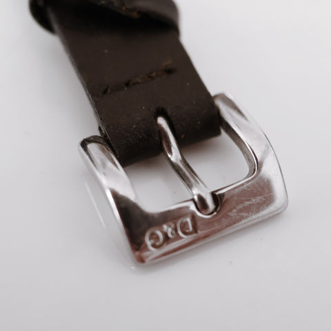 Pre-owned Dolce & Gabbana (D&G) women’s wristwatch featuring a stylish stainless steel case beautifully decorated with sparkling glass crystals.