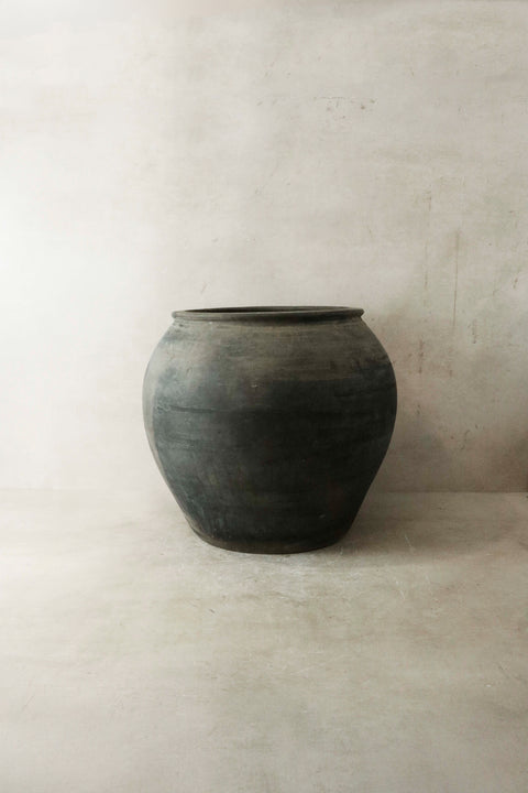 Vintage Dark Pot Nr. 024
