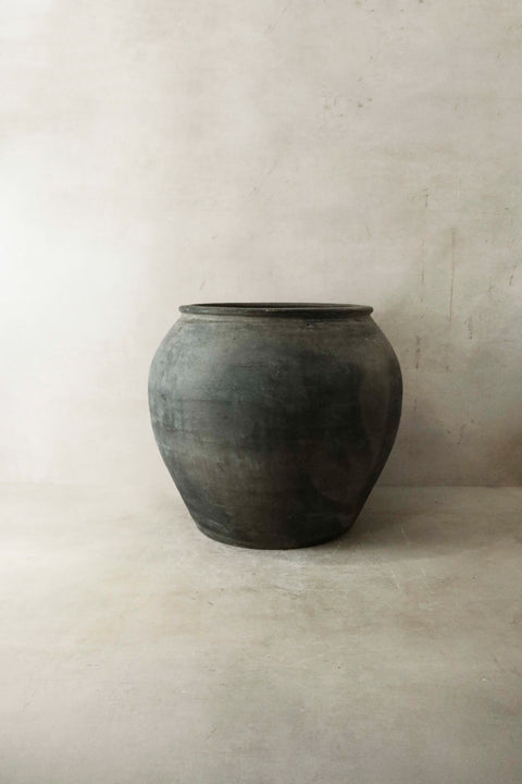 Vintage Dark Pot Nr. 024