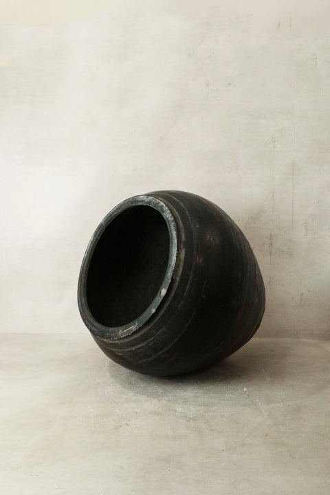 Vintage Dark Pot Nr. 025