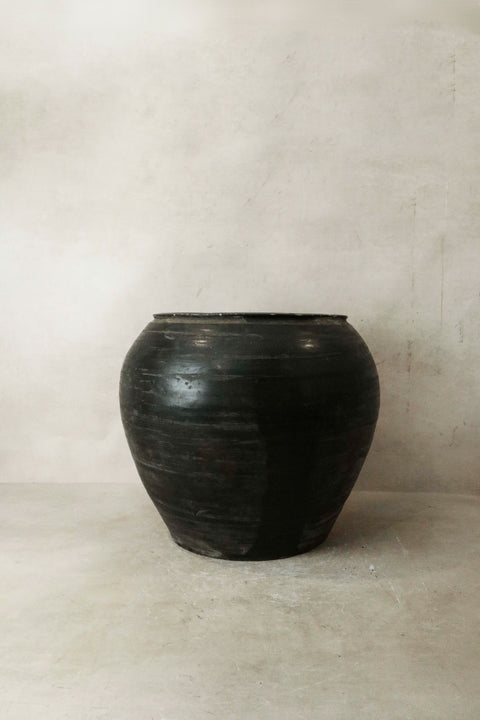 Vintage Dark Pot Nr. 025