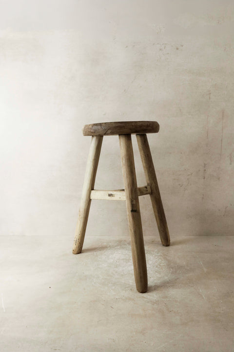 Vintage-Hocker aus rustikalem Ulmenholz – rund – Nr. 24