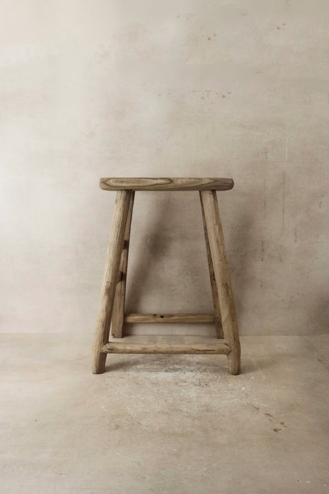 Vintage-Hocker aus rustikalem Ulmenholz – Mittelgroß – Nr. 44