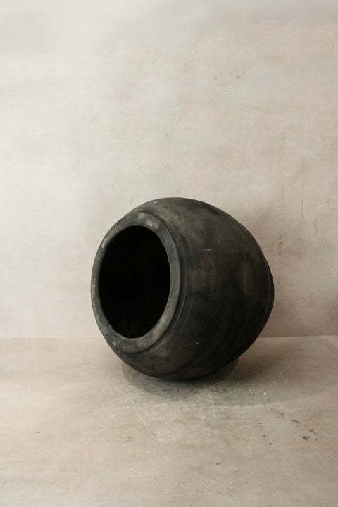 Vintage Dark Pot Nr. 041