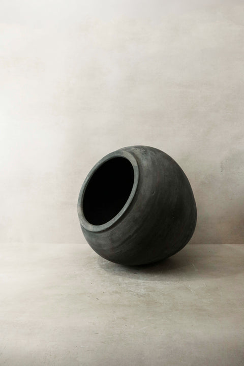 Vintage Dark Pot Nr. 013