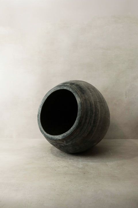 Vintage Dark Pot Nr. 014