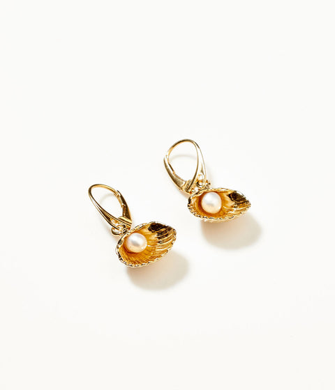 Boucles d'oreilles pendantes en or, perle et coquillage