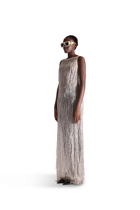 Handbesticktes, transparentes Kleid mit Quasten