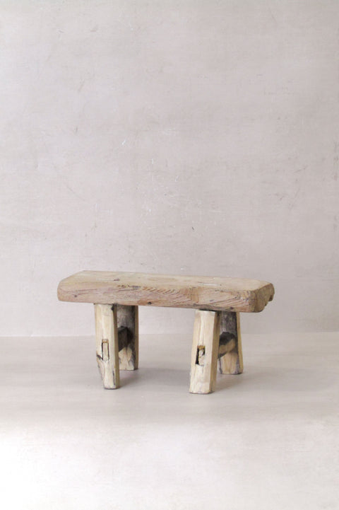 Vintage-Hocker aus rustikalem Ulmenholz – Klein – Nr. 25