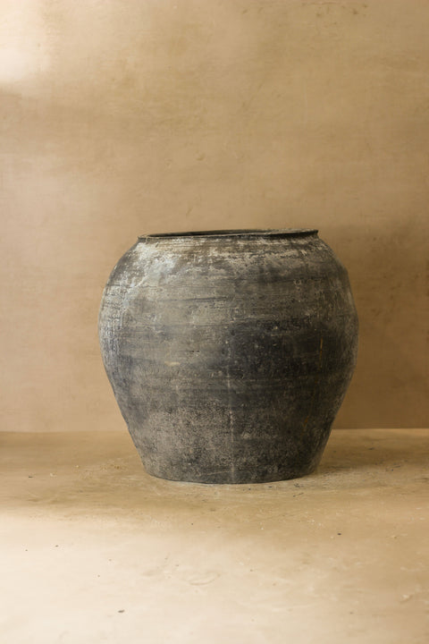 Vintage Dark Pot - No 68