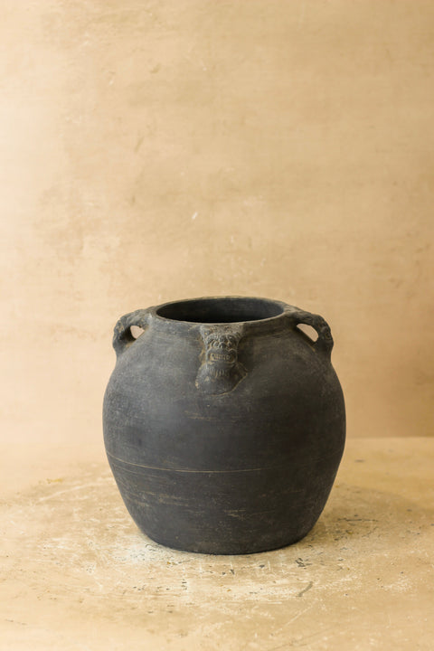 Vintage Lion Ears Dark Pot - De4.11