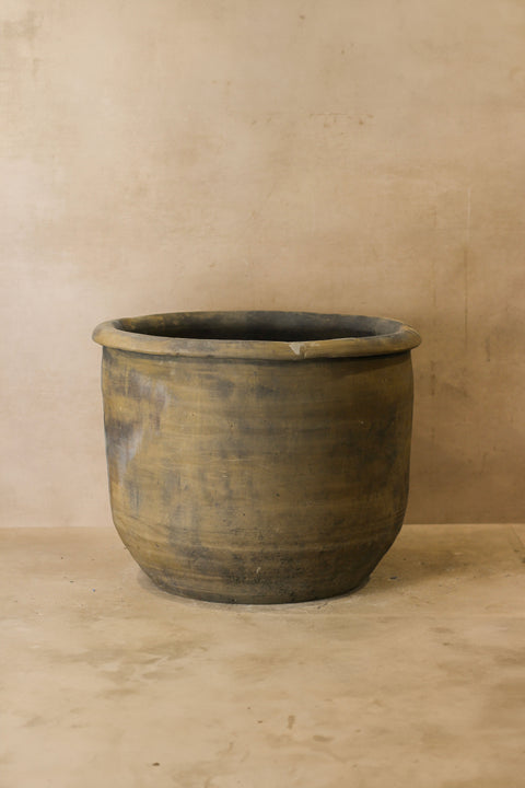 Big Old Grey Asian Pot - L012