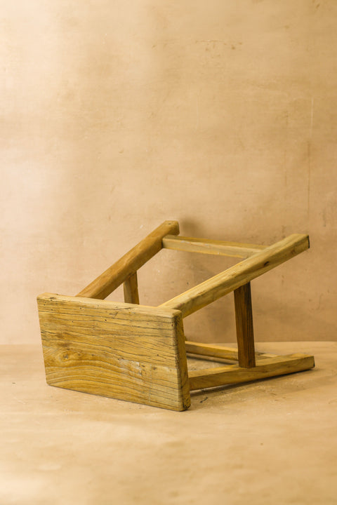 Vintage-Hocker aus rustikalem Ulmenholz – Mittelgroß – Nr. 63