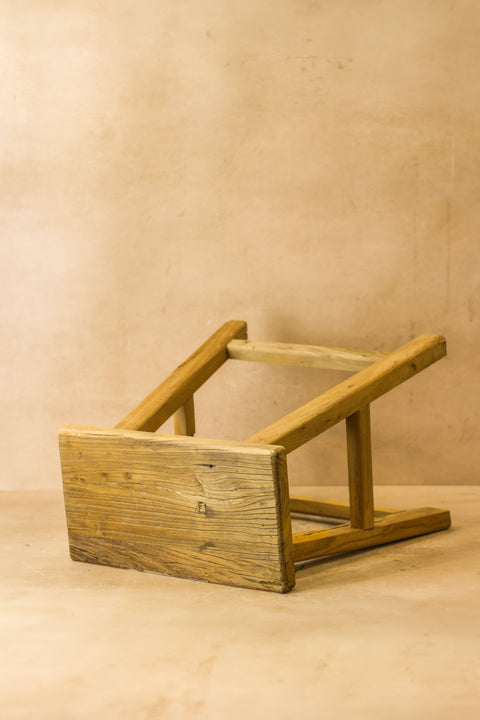 Rustikaler Vintage-Hocker aus Ulmenholz – Mittelgroß – Nr. 64