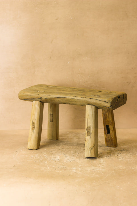 Vintage-Hocker aus rustikalem Ulmenholz – Klein – Nr. 19
