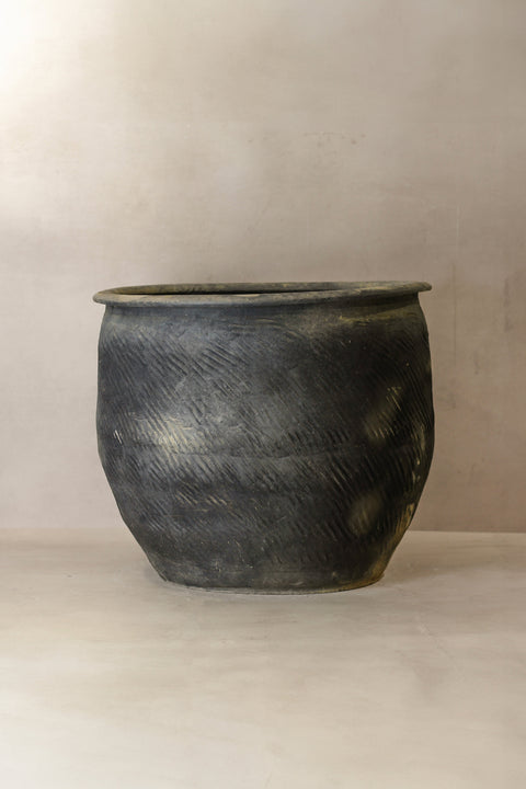 Große alte graue asiatische Töpfe - L014