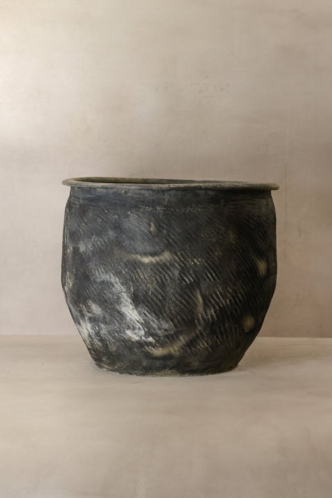 Große alte graue asiatische Töpfe - L014