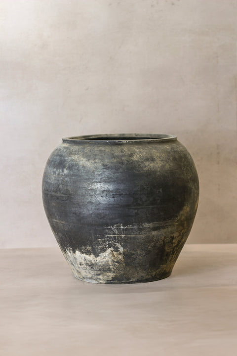 Vintage Dark Pot - No 71
