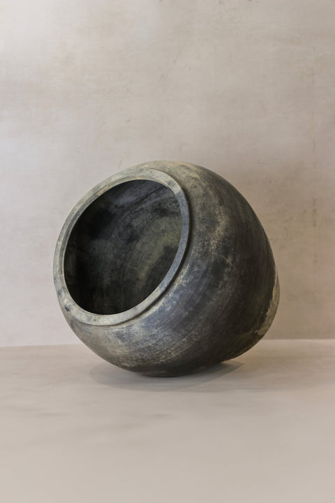 Vintage Dark Pot - No 71