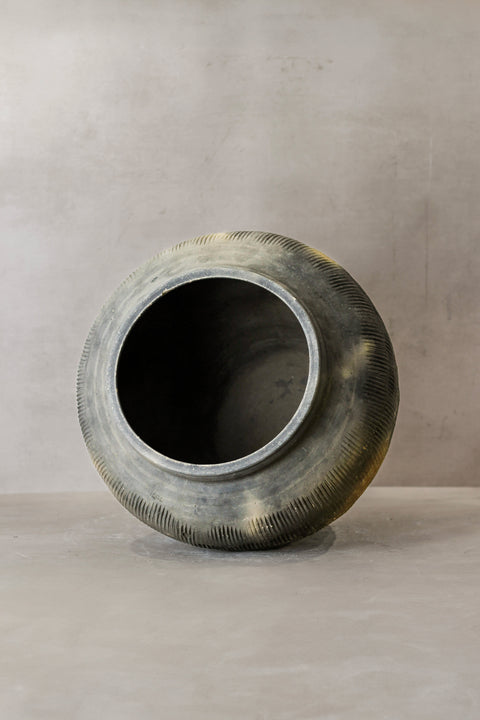 Vintage Textured Grey Pot - VT01