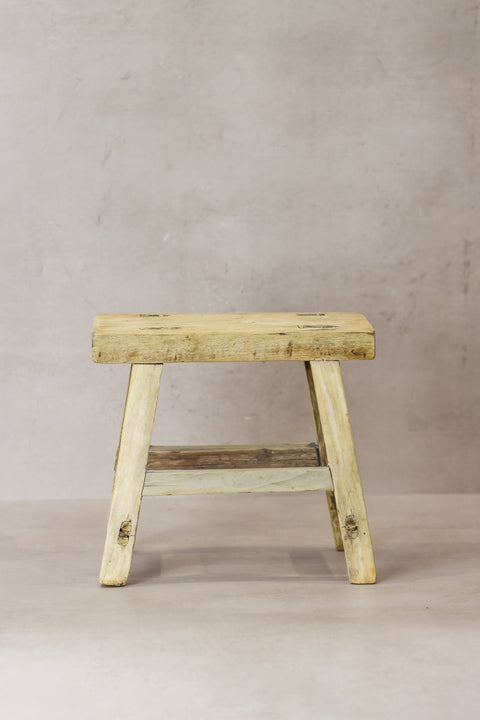 Vintage-Hocker aus rustikalem Ulmenholz – Klein – Nr. 21