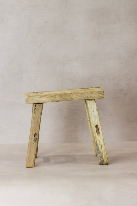 Vintage-Hocker aus rustikalem Ulmenholz – Klein – Nr. 23