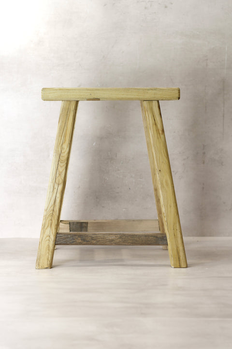 Vintage-Hocker aus rustikalem Ulmenholz – Mittelgroß – Nr. 69