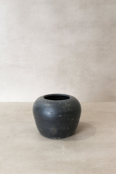 Vintage Dark Pot Nr. 46