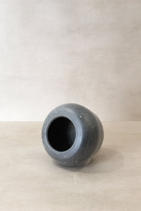 Vintage Dark Pot Nr. 46